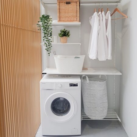 洗濯機上に棚が欲しい シンプルシックなランドリーラック